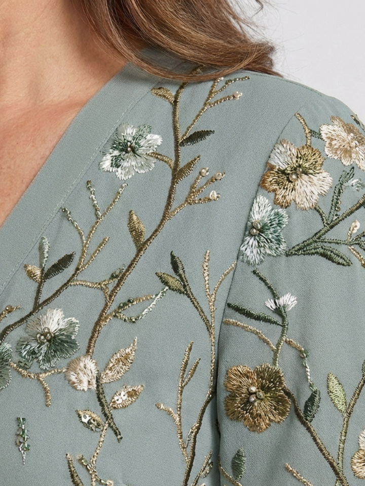 LUCÍA | VESTIDO MAXI FLORAL CON ESCOTE EN V Y MANGA CORTA